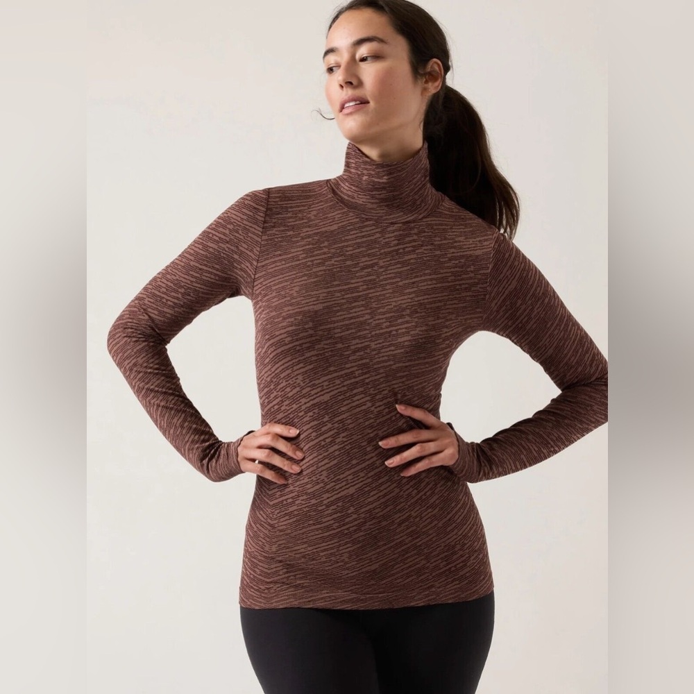 Athleta Flurry Seamless Turtleneck, Wren Rustic Beige SIZE M
Medium 
Like new